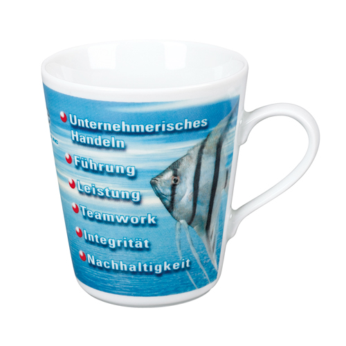 opty_bialy nadruk tapetą na kubku